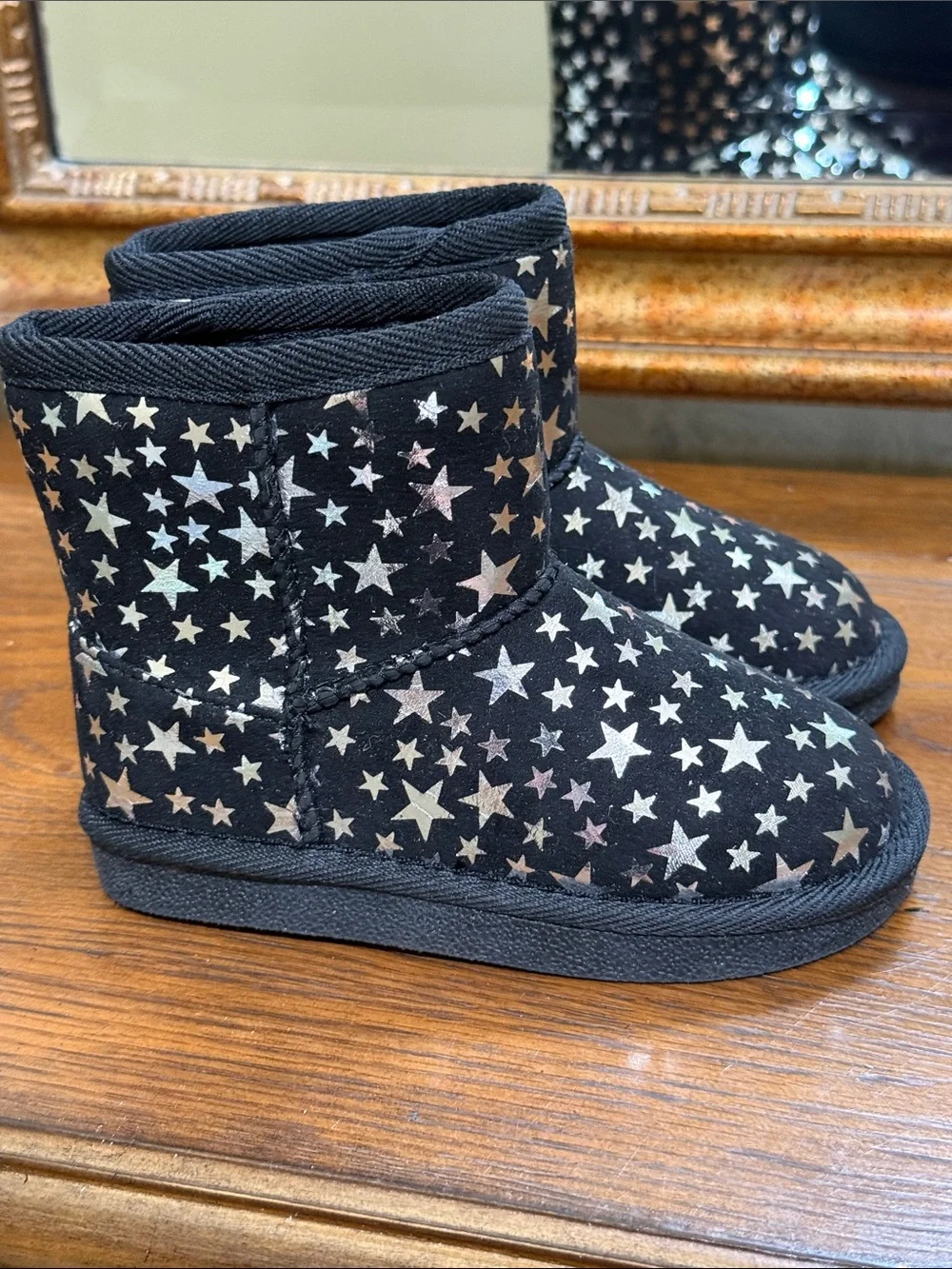 NEW Thereabouts boots for girls. Size 8. Black w/ metalic stars. Fleece inside